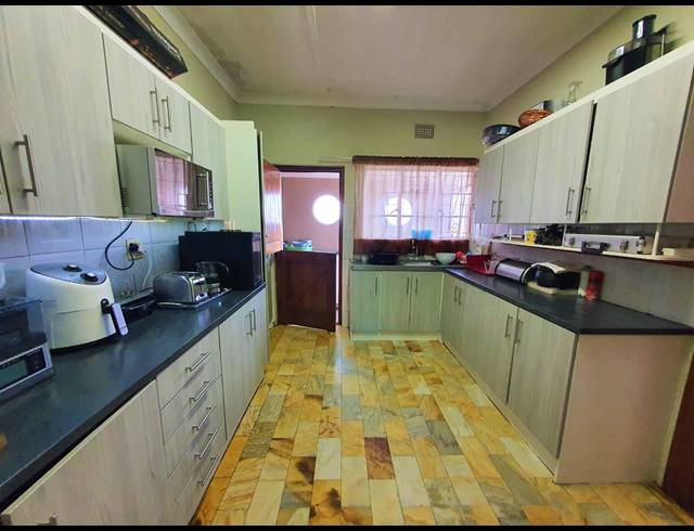 3 BEDROOM HOUSE TO LET IN RICHMOND ESTATE
